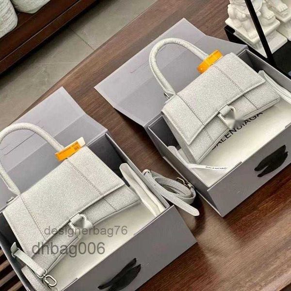 hourglass bag 2022 leather b-shaped single shoulder bag messenger hand womenbalenca jd2b
hourglass bag 2022 leather b-shaped single shoulder bag messenger hand womenbalenca jd2b