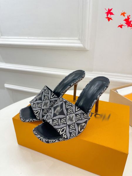 2023 women woody mules slippers designer canvas cross woven sandals summer outdoor peep toe casual slipper letter stylist shoes with box -h0, Black
2023 women woody mules slippers designer canvas cross woven sandals summer outdoor peep toe casual slipper letter stylist shoes with box -h0, Black