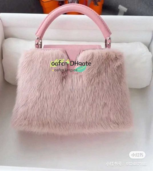 luxury designer bag mink fur capcins tote bags elegant fashion women's shoulder cross-body bag
luxury designer bag mink fur capcins tote bags elegant fashion women's shoulder cross-body bag