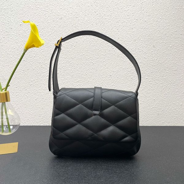 quilted armpit shoulder bag solid color handbags purse fashion letters bronzed metal magnetic buckle closure interior pocket women small tot
quilted armpit shoulder bag solid color handbags purse fashion letters bronzed metal magnetic buckle closure interior pocket women small tot