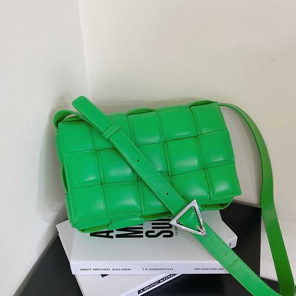 leather designer bgas venetas pillow bottegas handbag luxury cassette bag pickup woven hand pillow messenger single shoulder leisure fashion
leather designer bgas venetas pillow bottegas handbag luxury cassette bag pickup woven hand pillow messenger single shoulder leisure fashion