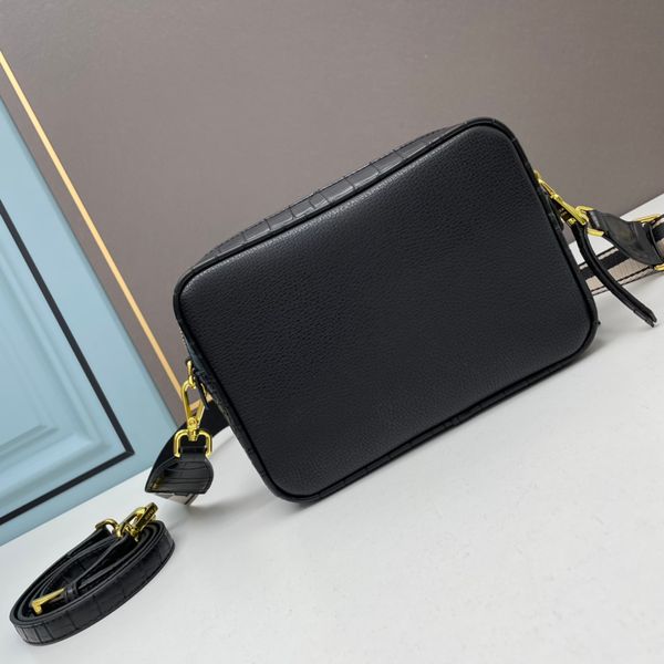 brand designer bag luxury camera bag deer skin grain cow leather with crocodile material messenger bags one shoulder bags double zipper size
brand designer bag luxury camera bag deer skin grain cow leather with crocodile material messenger bags one shoulder bags double zipper size