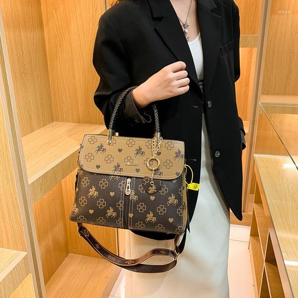 evening bags women's shoulder strap handbag bag woman luxury famous brands youth travel handbags trend
evening bags women's shoulder strap handbag bag woman luxury famous brands youth travel handbags trend