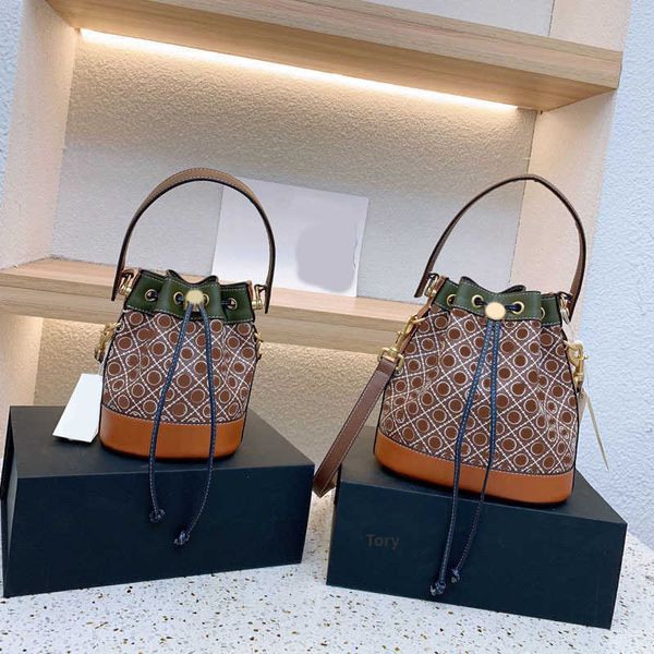 designer drawstring bags shoulder bag women embroidery leather handbag tote bag crossbody leather female flower color matching bucket purse
designer drawstring bags shoulder bag women embroidery leather handbag tote bag crossbody leather female flower color matching bucket purse