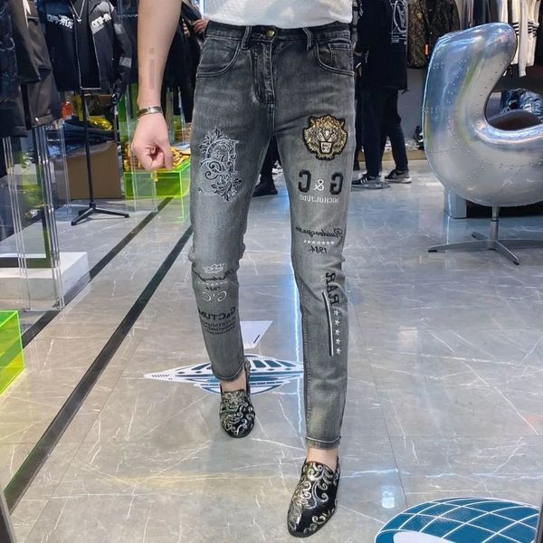 men's jeans designer early spring new tiger head badge embroidered jeans men's and summer 2022 grey straight pants d874, Blue
men's jeans designer early spring new tiger head badge embroidered jeans men's and summer 2022 grey straight pants d874, Blue