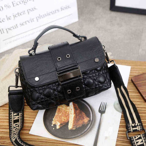 75% off store direct leather women's 2022 new vintage square wide belt diagonal lingge single shoulder small bag tide
75% off store direct leather women's 2022 new vintage square wide belt diagonal lingge single shoulder small bag tide