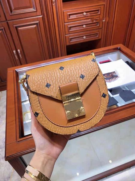 mc leather mini zip shoulder bags totes handbags mcms luxury designer women small cross body pillow quilted purse crossbody bag 7ca6 04o0
mc leather mini zip shoulder bags totes handbags mcms luxury designer women small cross body pillow quilted purse crossbody bag 7ca6 04o0