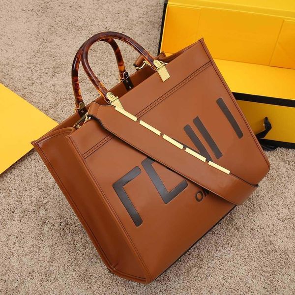women luxurys designers bags 2021 shopping bag leather material amber double handle large capacity letter shoulder ladies gift
women luxurys designers bags 2021 shopping bag leather material amber double handle large capacity letter shoulder ladies gift