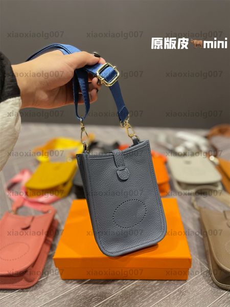 2022soft leather bag female evelyn mobile phone bag fashionable simple one shoulder messenger handbag
2022soft leather bag female evelyn mobile phone bag fashionable simple one shoulder messenger handbag