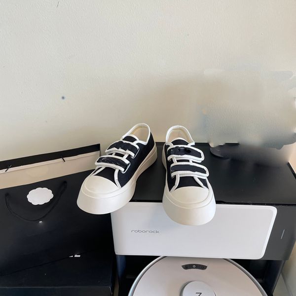 women skateboard shoes black and white velcro canvasshoecasual breathable sneakers autumn classic canvas rubber sole sandals outdoor fashion
women skateboard shoes black and white velcro canvasshoecasual breathable sneakers autumn classic canvas rubber sole sandals outdoor fashion