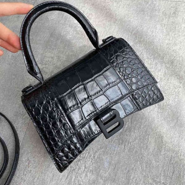 handbags designer balencaigass trendy bags versatile shoulder 2022 b-shaped hourglass summer messenger
handbags designer balencaigass trendy bags versatile shoulder 2022 b-shaped hourglass summer messenger