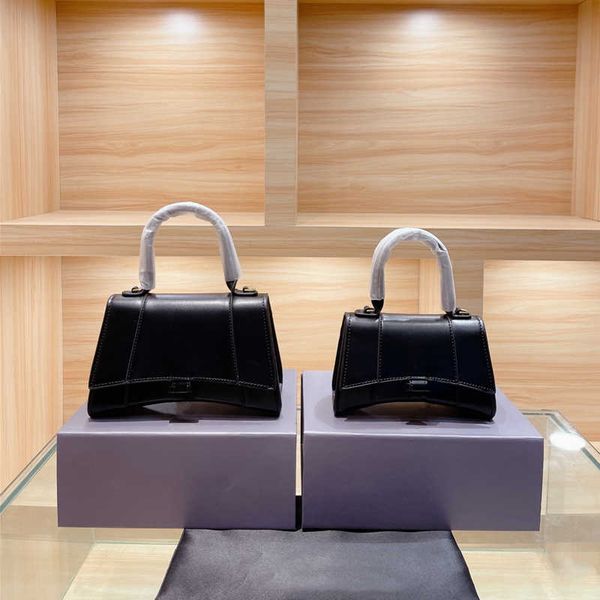 luxury bags motorcycle handbag designer alligator leather shoulder bag handle silver purse ladies fashion messenger retro one-shoulder flap
luxury bags motorcycle handbag designer alligator leather shoulder bag handle silver purse ladies fashion messenger retro one-shoulder flap