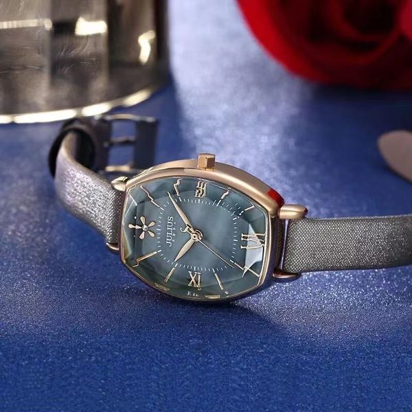 luxury womens watches designer fashion watch ladies new barrel type quartz waterproof exquisite watch female student watchs christmas gift f, Slivery;golden
luxury womens watches designer fashion watch ladies new barrel type quartz waterproof exquisite watch female student watchs christmas gift f, Slivery;golden
