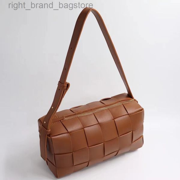 classic luxury brand fashion style lady handbag woven leather women shoulder bag w220810
classic luxury brand fashion style lady handbag woven leather women shoulder bag w220810