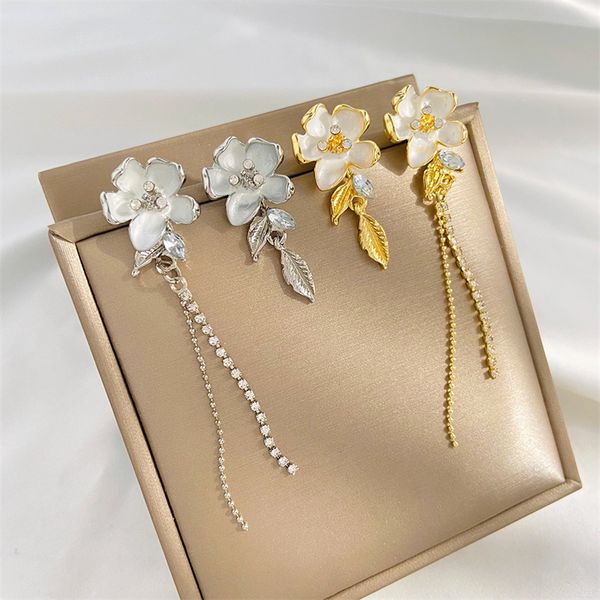 white camellia asymmetrical dangle earrings tassel chain diamond crystal leaf stud earring european women long alloy gold ear drop ornaments, Silver
white camellia asymmetrical dangle earrings tassel chain diamond crystal leaf stud earring european women long alloy gold ear drop ornaments, Silver