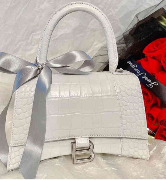 handbags designer balencaigass trendy bags women's b 2022 crocodile b-shaped hourglass leathe
handbags designer balencaigass trendy bags women's b 2022 crocodile b-shaped hourglass leathe