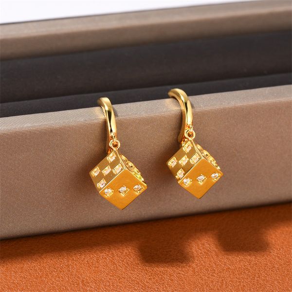 2022ss ins niche design simple dice earrings stud copper gold-plated micro-set zircon fashion all-match jewelry accessories gifts, Golden;silver
2022ss ins niche design simple dice earrings stud copper gold-plated micro-set zircon fashion all-match jewelry accessories gifts, Golden;silver