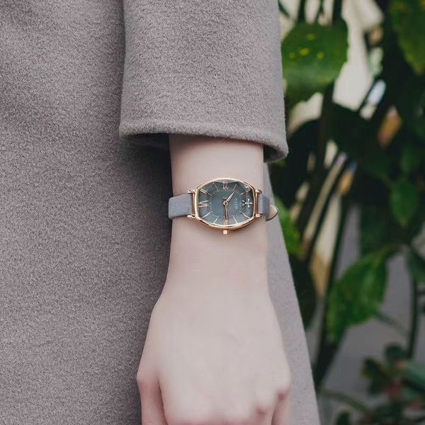 luxury womens watches designer gdfg fashion watch ladies new barrel type quartz waterproof exquisite watch female student watchs christmas g, Slivery;golden
luxury womens watches designer gdfg fashion watch ladies new barrel type quartz waterproof exquisite watch female student watchs christmas g, Slivery;golden