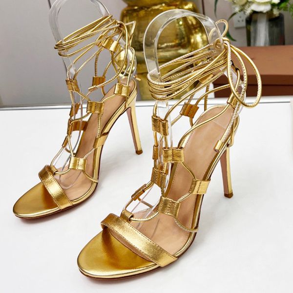 stunning heeled sandal in nappa leather with delicate straps that strokes the ankle and glides over foot sandal a stiletto is sophisticated, Black
stunning heeled sandal in nappa leather with delicate straps that strokes the ankle and glides over foot sandal a stiletto is sophisticated, Black
