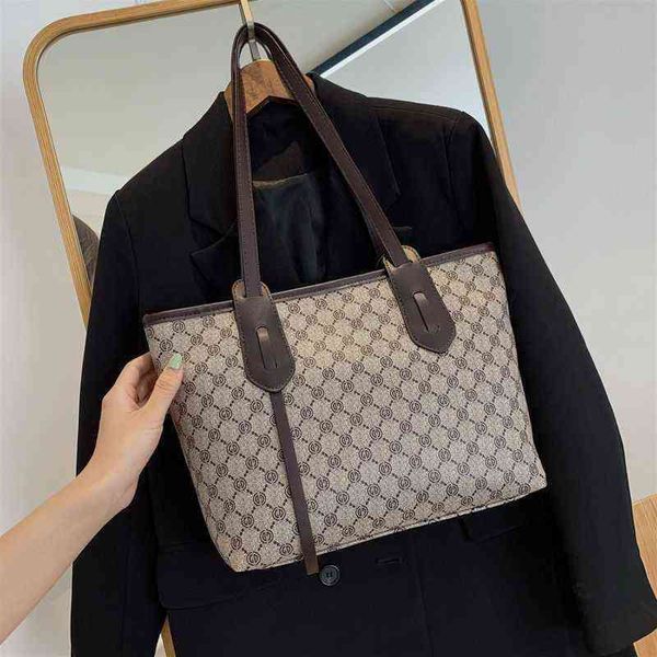 factory outle wholesale summer high-capacity female 2022 new trend fashion foreign style one shoulder armpit bag leisure commuter tote bag
factory outle wholesale summer high-capacity female 2022 new trend fashion foreign style one shoulder armpit bag leisure commuter tote bag