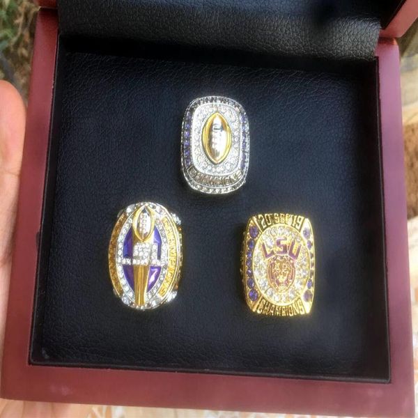 3pcs lsu 2019 tiger s orgeron nationals team champions championship ring with wooden box sport souvenir men fan gift 2020 wholesal239k, Golden;silver
3pcs lsu 2019 tiger s orgeron nationals team champions championship ring with wooden box sport souvenir men fan gift 2020 wholesal239k, Golden;silver