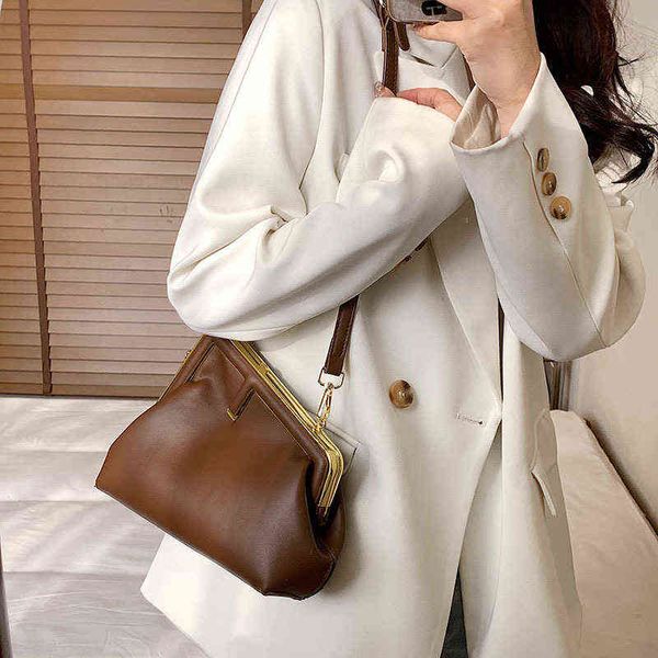 purses new 2022 popular clip mouth single shoulder bag diagonal bag contrast color handbags
purses new 2022 popular clip mouth single shoulder bag diagonal bag contrast color handbags