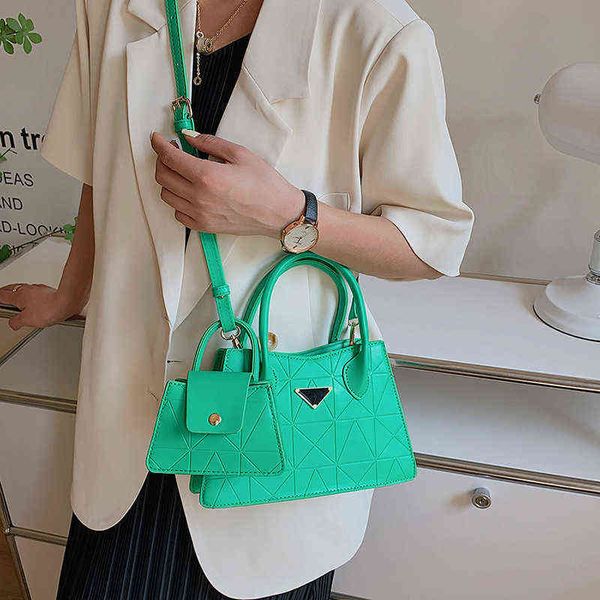 purses bag female 2022 new mini embossed portable small square bag simple single shoulder diagonal handbags
purses bag female 2022 new mini embossed portable small square bag simple single shoulder diagonal handbags