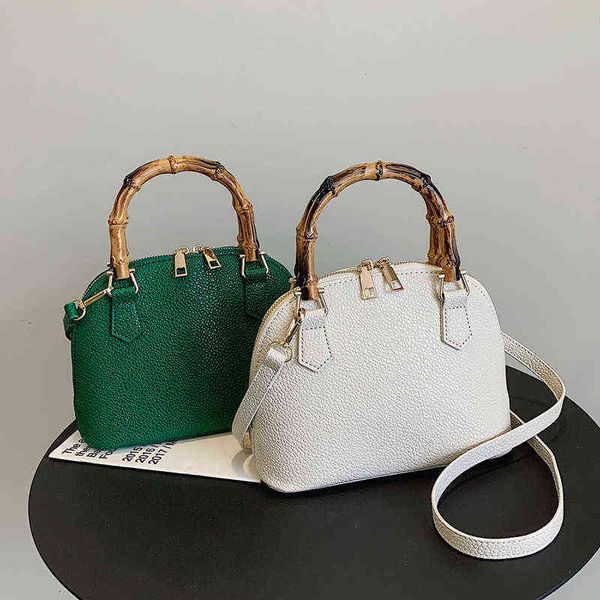 small bag 2023 new women's versatile hand one shoulder messenger shell hands purses
small bag 2023 new women's versatile hand one shoulder messenger shell hands purses