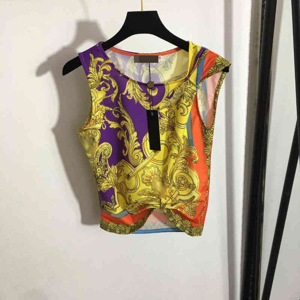 2022 spring and summer new fashion beauty portrait pin decorative printing vest top, White
2022 spring and summer new fashion beauty portrait pin decorative printing vest top, White