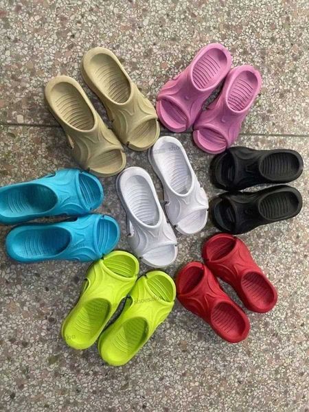 2022 triple s 3.0 molded flip flops slippers beach pool slides sandals women men basketball sports style mold thong rubber slide casual foam, Black
2022 triple s 3.0 molded flip flops slippers beach pool slides sandals women men basketball sports style mold thong rubber slide casual foam, Black