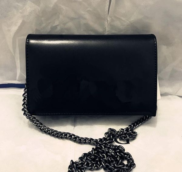 cf jumbo package v-shaped flap bag classic
cf jumbo package v-shaped flap bag classic