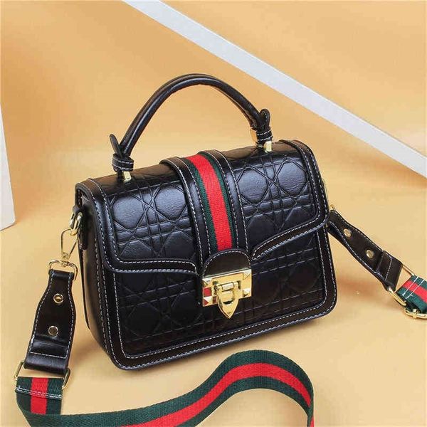 hand bag 2022 new fashion europe and america ins single shoulder women's bag cross bag net shoulder belt color stripe small square purs
hand bag 2022 new fashion europe and america ins single shoulder women's bag cross bag net shoulder belt color stripe small square purs