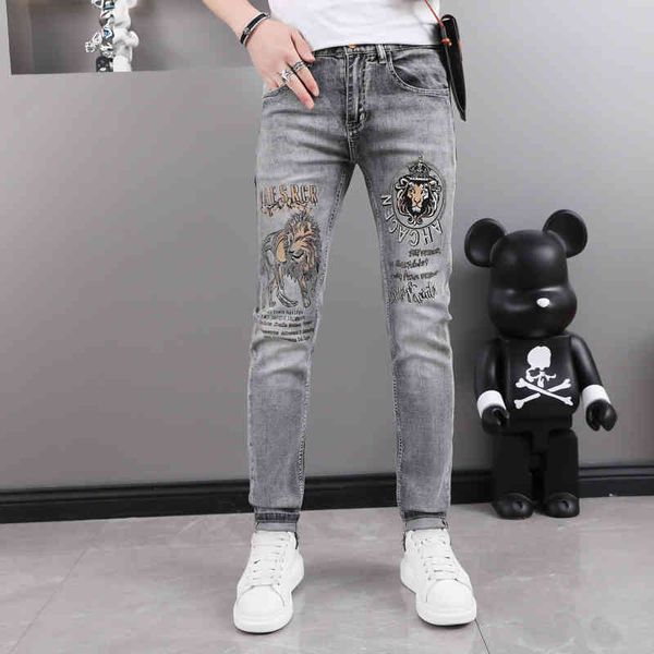 men's jeans men's spring and summer fashion brand diamond lion print slim fit casual small feet washed denim pants 4mm9, Blue
men's jeans men's spring and summer fashion brand diamond lion print slim fit casual small feet washed denim pants 4mm9, Blue