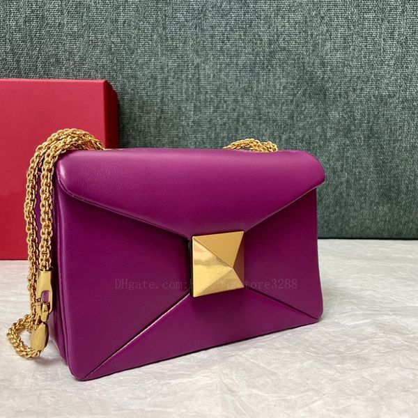 v rivet designer chains luxurious woman flap bags sheepskin lining original quality fashion lady handbags cross body shoulder bag retro styl
v rivet designer chains luxurious woman flap bags sheepskin lining original quality fashion lady handbags cross body shoulder bag retro styl