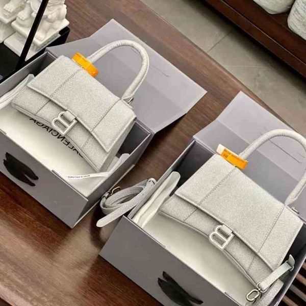 hourglass designer balencigas handbags luxurys leather version shaped bag 2022 star sky high sense french minority single shoulder messenger
hourglass designer balencigas handbags luxurys leather version shaped bag 2022 star sky high sense french minority single shoulder messenger