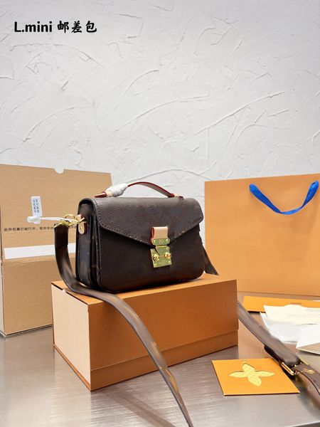 designers shoulder bag luxurious tote purse handbag message bags cluth classic genuine leather crossbody old flower original box mini 20cm c
designers shoulder bag luxurious tote purse handbag message bags cluth classic genuine leather crossbody old flower original box mini 20cm c