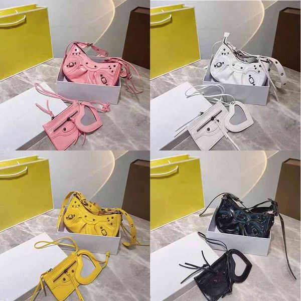 high le shoulder cagole quality locomotive designer handbags motorcycle half crescent cross body with coin purse balencaigarivet balenciga q
high le shoulder cagole quality locomotive designer handbags motorcycle half crescent cross body with coin purse balencaigarivet balenciga q
