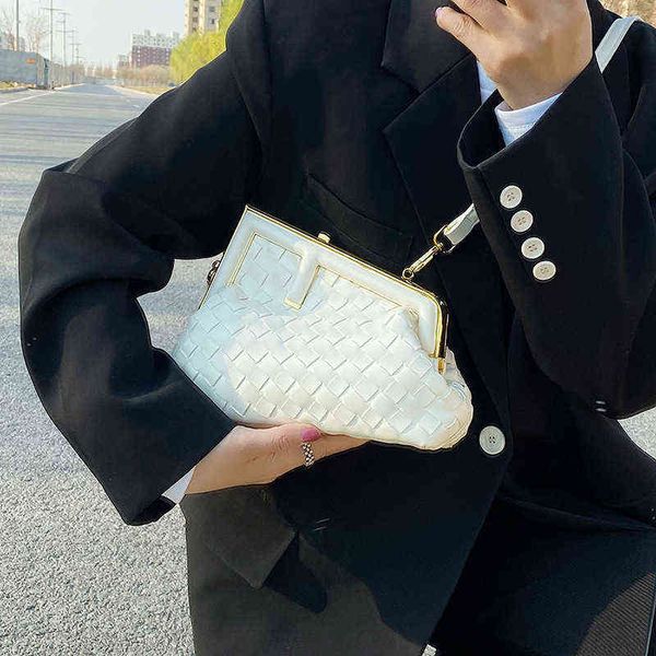 purses texture french bag 2022 new women's single shoulder messenger clip buckle shell handbags
purses texture french bag 2022 new women's single shoulder messenger clip buckle shell handbags
