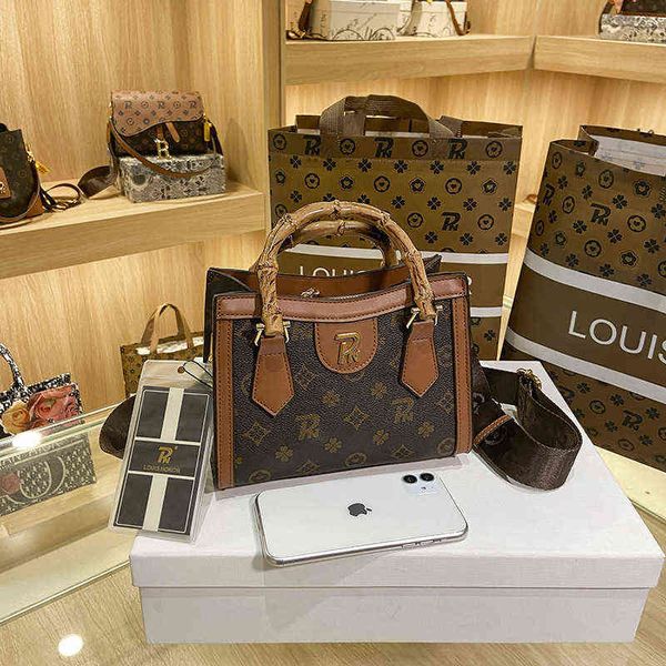 2022 new lightweight luxury women's fashionable and large capacity messenger tote bag
2022 new lightweight luxury women's fashionable and large capacity messenger tote bag