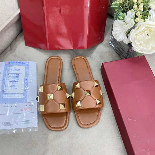 fashion designer women's rivet flat slippers classic beach casual sandals size 35-41 with box, Black
fashion designer women's rivet flat slippers classic beach casual sandals size 35-41 with box, Black