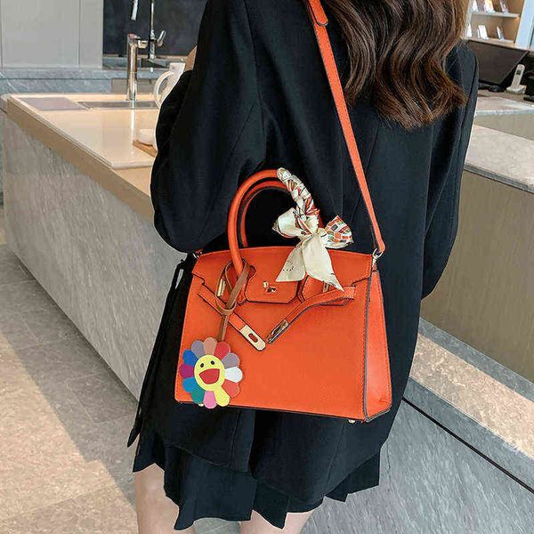 purses bag female 2022 new litchi pattern portable bag temperament lock messenger handbags
purses bag female 2022 new litchi pattern portable bag temperament lock messenger handbags