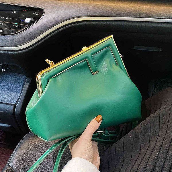 new 2022 popular clip mouth sling one shoulder bag diagonal bag contrast color purses
new 2022 popular clip mouth sling one shoulder bag diagonal bag contrast color purses