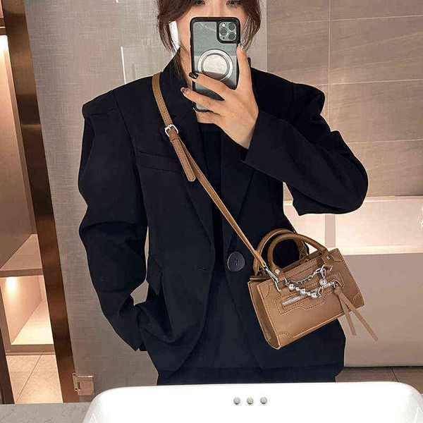 handbags women's handbag 2022 autumn and winter new style design embroidered thread pearl chain portable small square bag
handbags women's handbag 2022 autumn and winter new style design embroidered thread pearl chain portable small square bag