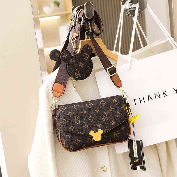 2022 new fashion printed messenger versatile one shoulder women's small square bags
2022 new fashion printed messenger versatile one shoulder women's small square bags