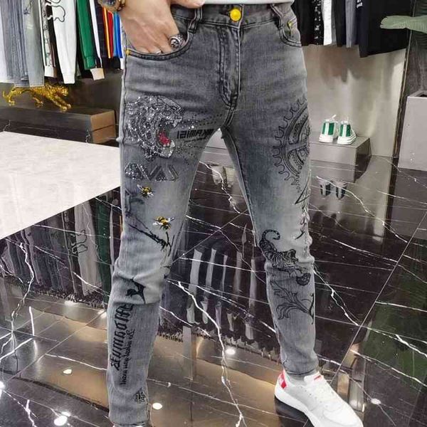 men's jeans summer men's jeans thin light gray fashion tiger head diamond print slim fitting pants 0m98, Blue
men's jeans summer men's jeans thin light gray fashion tiger head diamond print slim fitting pants 0m98, Blue