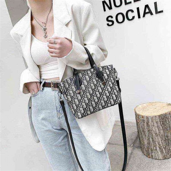 pu single shoulder diagonal bag portable other single shoulder bag zipper gas field big brand fashion explosion synthetic leather purses onl
pu single shoulder diagonal bag portable other single shoulder bag zipper gas field big brand fashion explosion synthetic leather purses onl