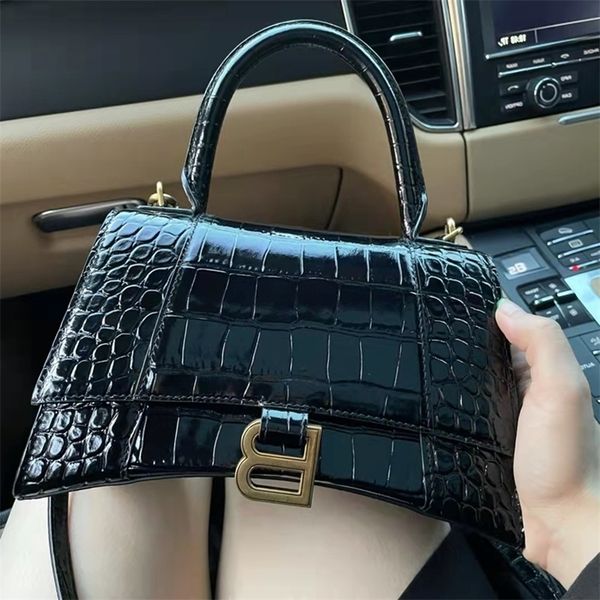 designer balenciga handbag high texture b home bag female crocodile hourglasss leather trendy fashion motorcycle single shoulder messenger q
designer balenciga handbag high texture b home bag female crocodile hourglasss leather trendy fashion motorcycle single shoulder messenger q