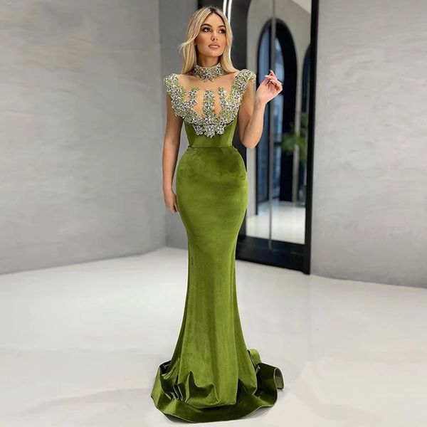 green new design mermaid evening dresses sleeveless v neck halter velvet floor length train beaded appliques sequins pearls party prom dress, Black;red
green new design mermaid evening dresses sleeveless v neck halter velvet floor length train beaded appliques sequins pearls party prom dress, Black;red