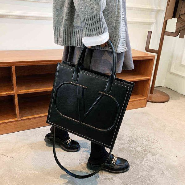 purses bag women's bag 2022 new version single shoulder messenger large embroidered wire handbags
purses bag women's bag 2022 new version single shoulder messenger large embroidered wire handbags
