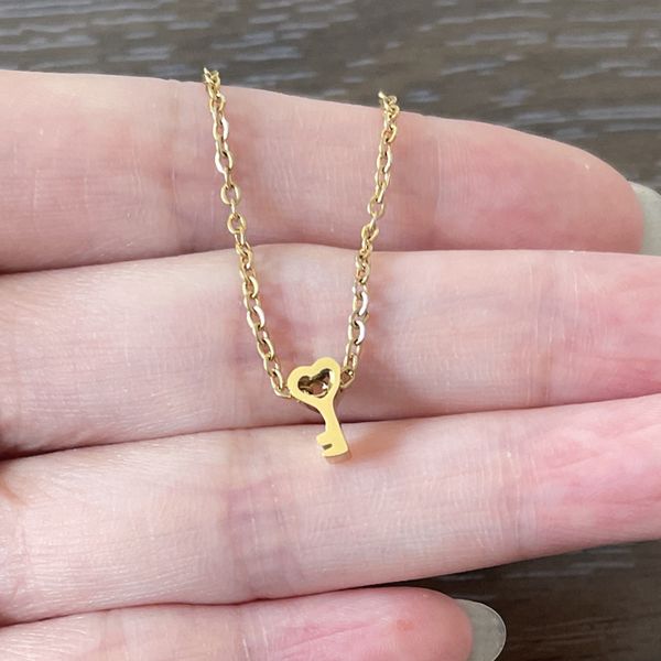 wholesale stainless steel jewelry cute tiny heart shaped key necklace trendy fashion chain necklace for women girls gifts choker collar, Silver
wholesale stainless steel jewelry cute tiny heart shaped key necklace trendy fashion chain necklace for women girls gifts choker collar, Silver